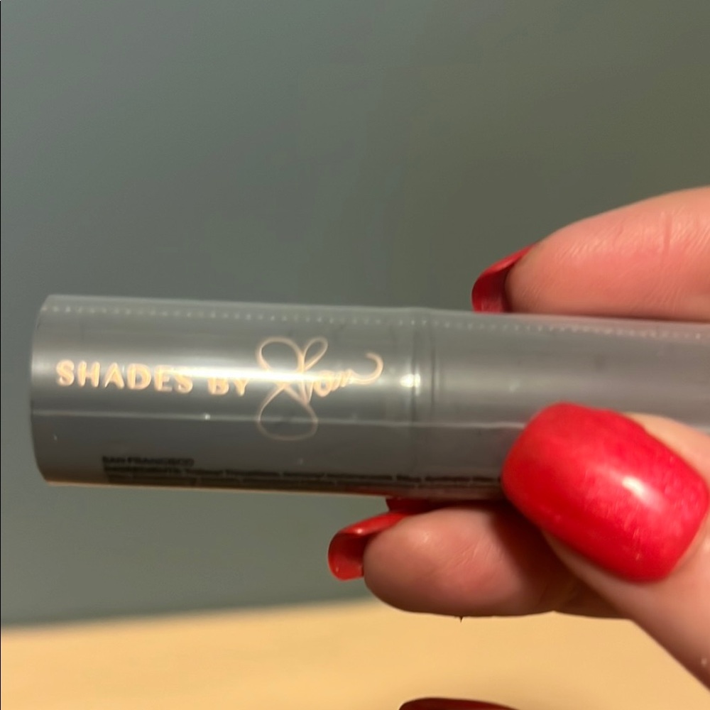 Lipstick Smooth Long-Lasting Formula